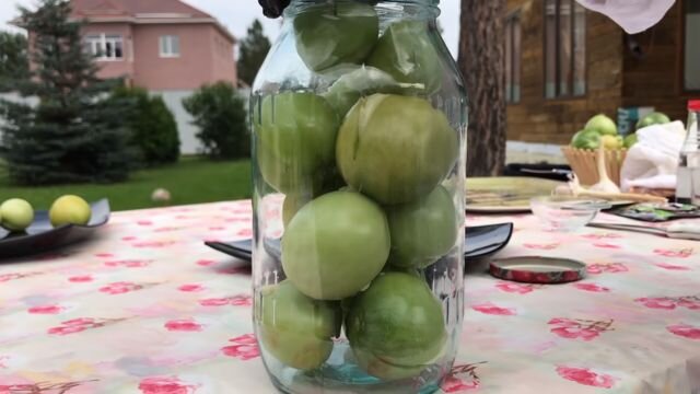 Зеленые помидоры с чесноком и петрушкой - 15 домашних вкусных рецептов