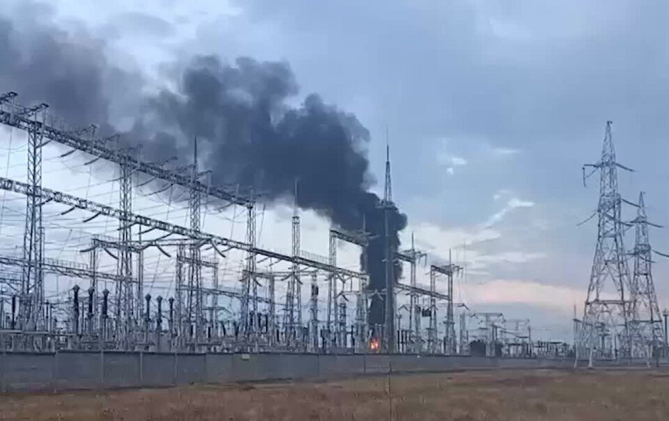     На трансформаторной станции в селе Майское произошел пожар  Кадр видео