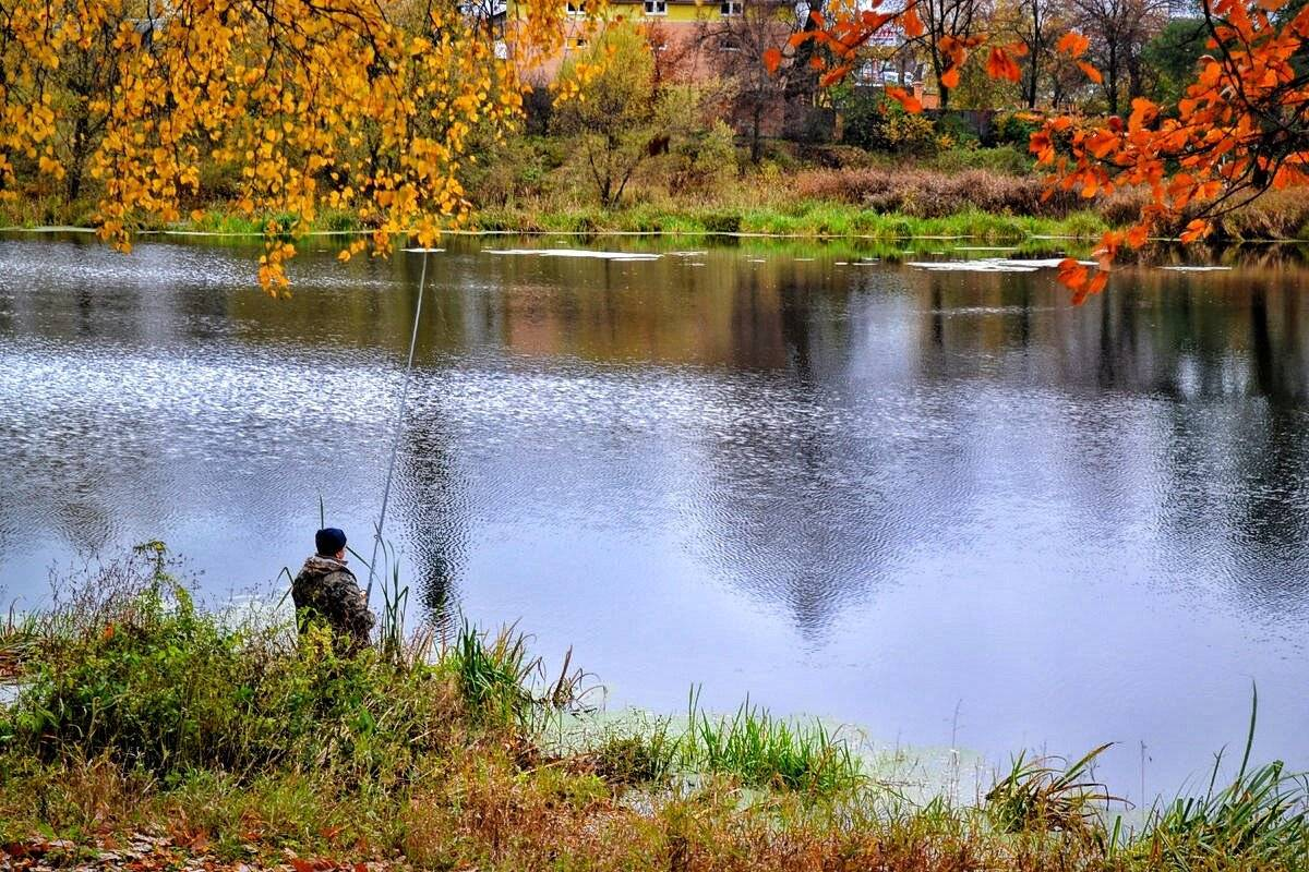 Осенняя рыбалка на лодке