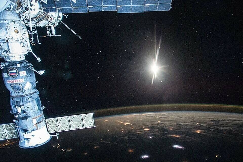     Пилотируемый корабль "Союз МС-22" с тремя членами экипажа пристыковался к МКС  EAST NEWS