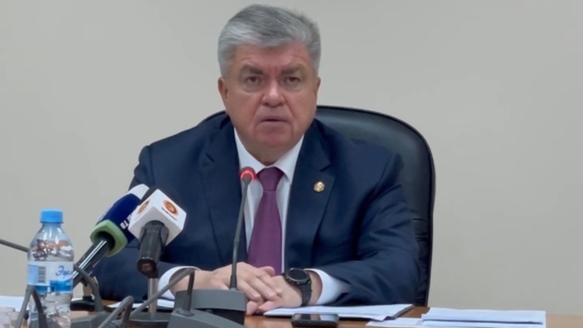     Мэр Набережных Челнов Наиль Магдеев заявил, что готов мобилизоваться при необходимости. Он уточнил, что в его семье нет пренебрежительного отношения к стране и армии. Об этом градоначальник рассказал в интервью «Бизнес Онлайну».