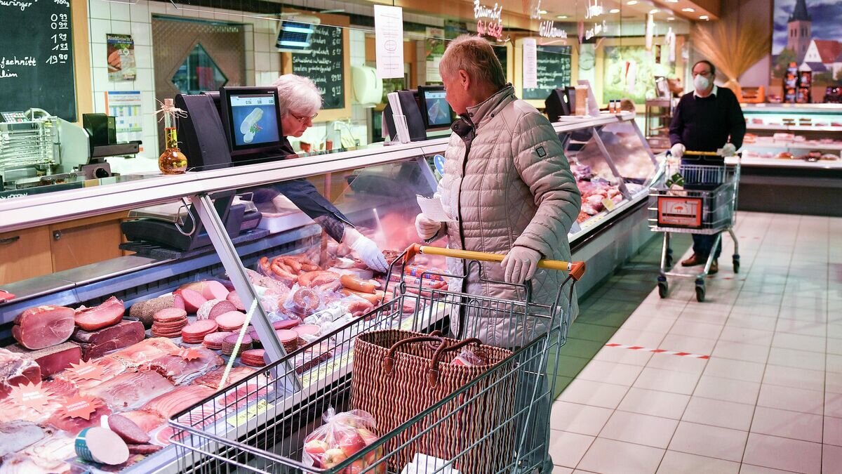    Женщина в супермаркете в Германии© AP Photo / Martin Meissner
