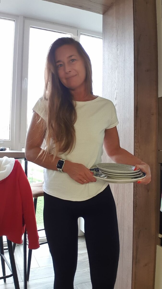 снова надо покупать тарелки, особенно глубокие, прям ощущение, что они едят именно тарелки а не из них)