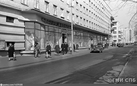 Магазин "Весна" на Замшина.