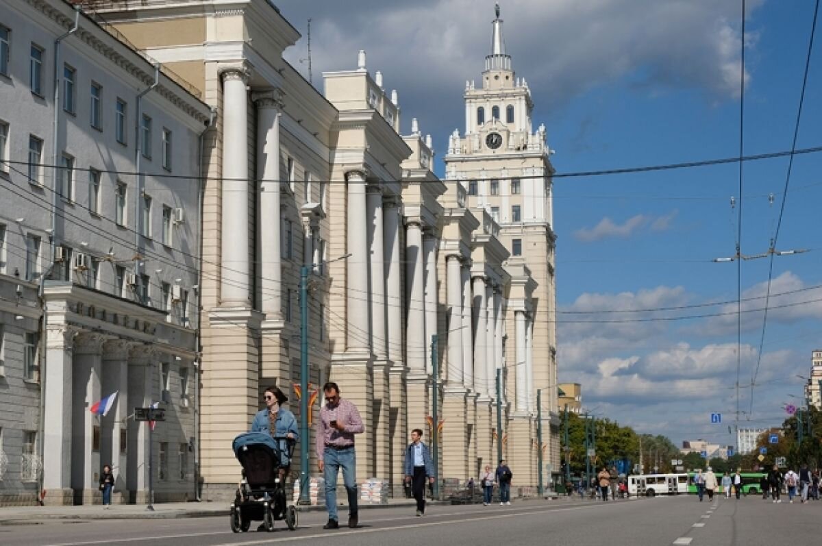    В новом статусе. Как воронежцы переживают исторический перелом