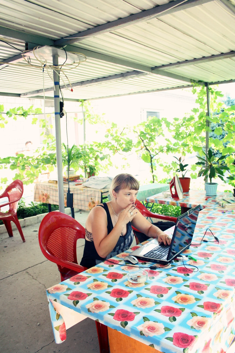 Татин рабочий кабинет в саду, он же столовая