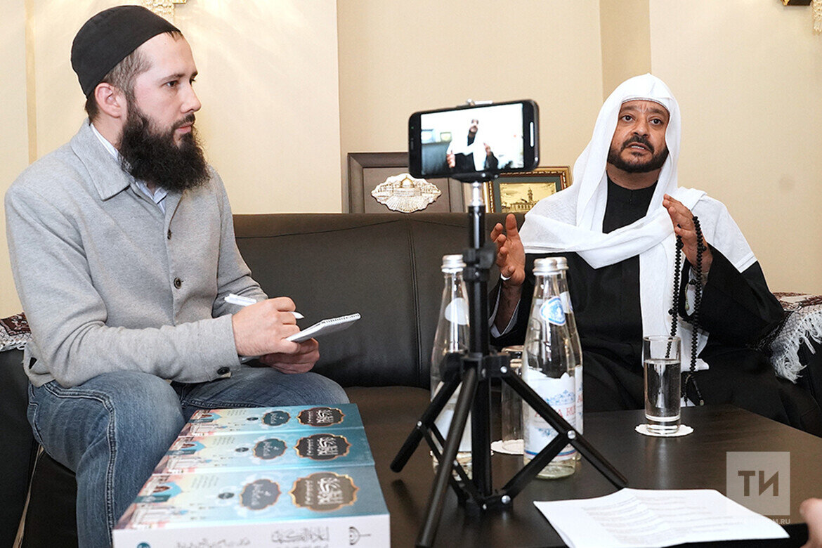 Ибрахим бин аль-Шейх Рашид аль-Мурейхи: «В этой книге я повествую о том, насколько местные мусульмане уделяют внимание религии, какая здесь структура, инфраструктура, религиозное образование»
Фото: © Абдул Фархан / «Татар-информ»