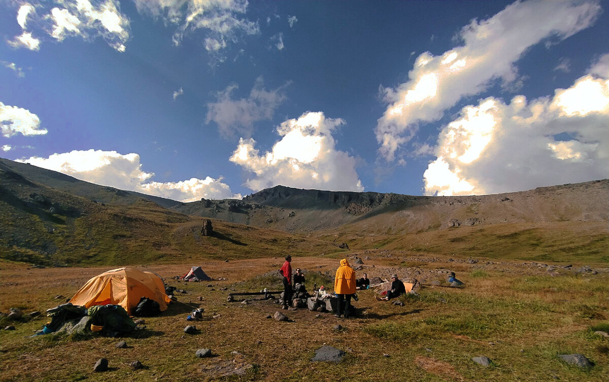 Наш лагерь на Эльбрусе неподалеку от обсерватории, высота 3100. Фото автора.