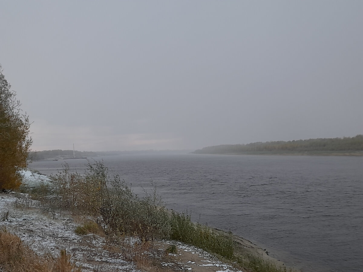 Вот в почти такую погоду поплыли они рыбачить. Р. Тобол. Фото из личного архива.