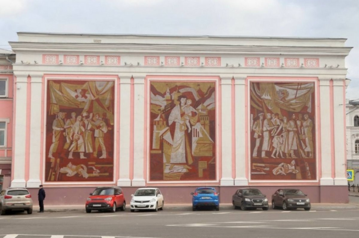    На доме купца Мичурина в Нижнем Новгороде восстановили панно «Связь времён»