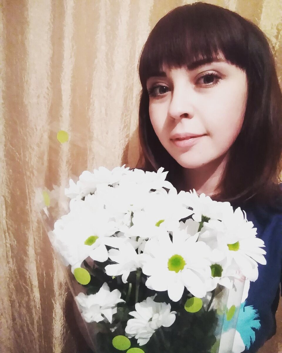 Всегда ходила темненькой бывало даже черной 