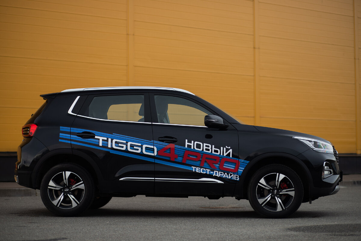 Стилистические изменения коснулись и переднего бампера – в частности, дневные светодиодные ходовые огни теперь выполнены в виде сдвоенных светодиодных полос и обрамлены G-образным элементом отделки