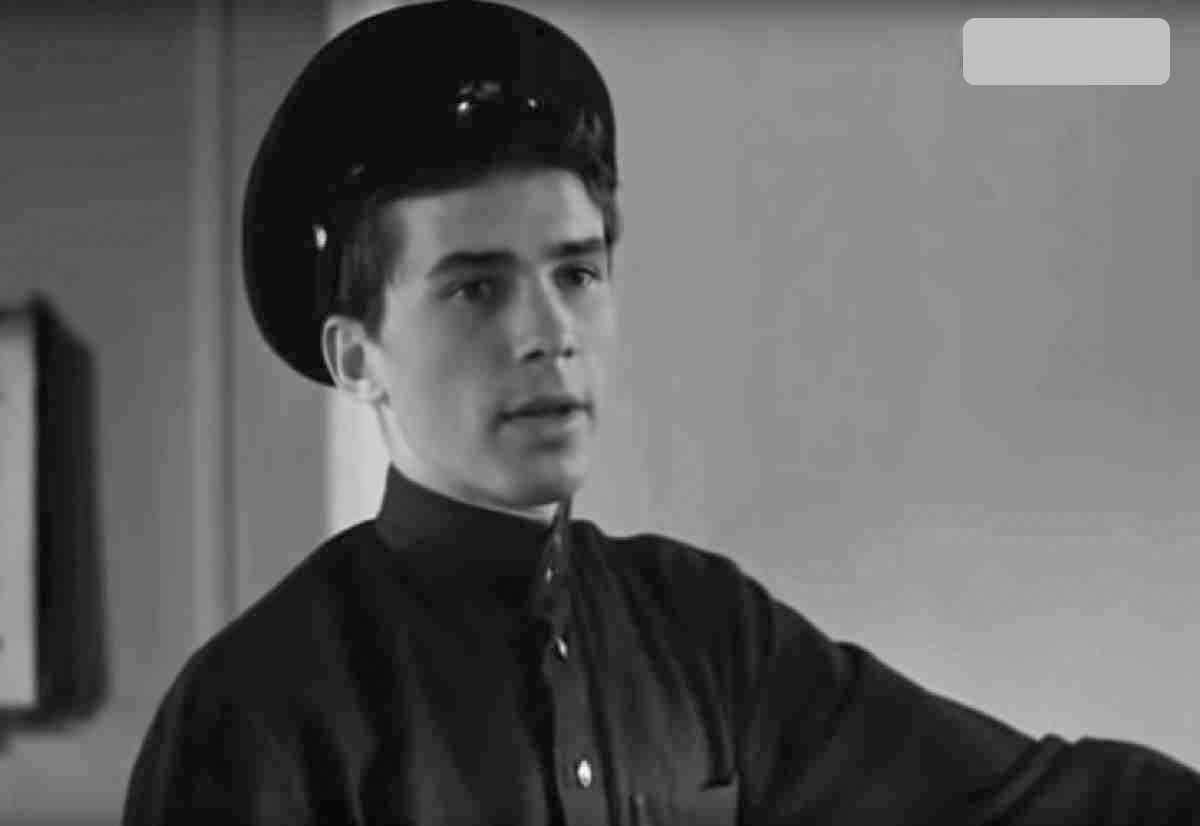 Кадр из фильма "Прощайте, голуби". Алексей Локтев в роли Гены Сахненко