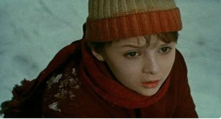 Почему в снежной королеве мальчика зовут кей. Кай и герда снежная королева фильм. Кай снежная королева. Почему в снежной королеве мальчика зовут кей. Кай и королева.