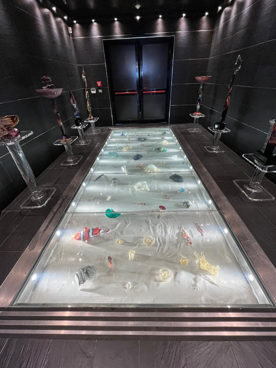 Разрешили сделать фото только на входе. Дальше сказали фотографировать нельзя 