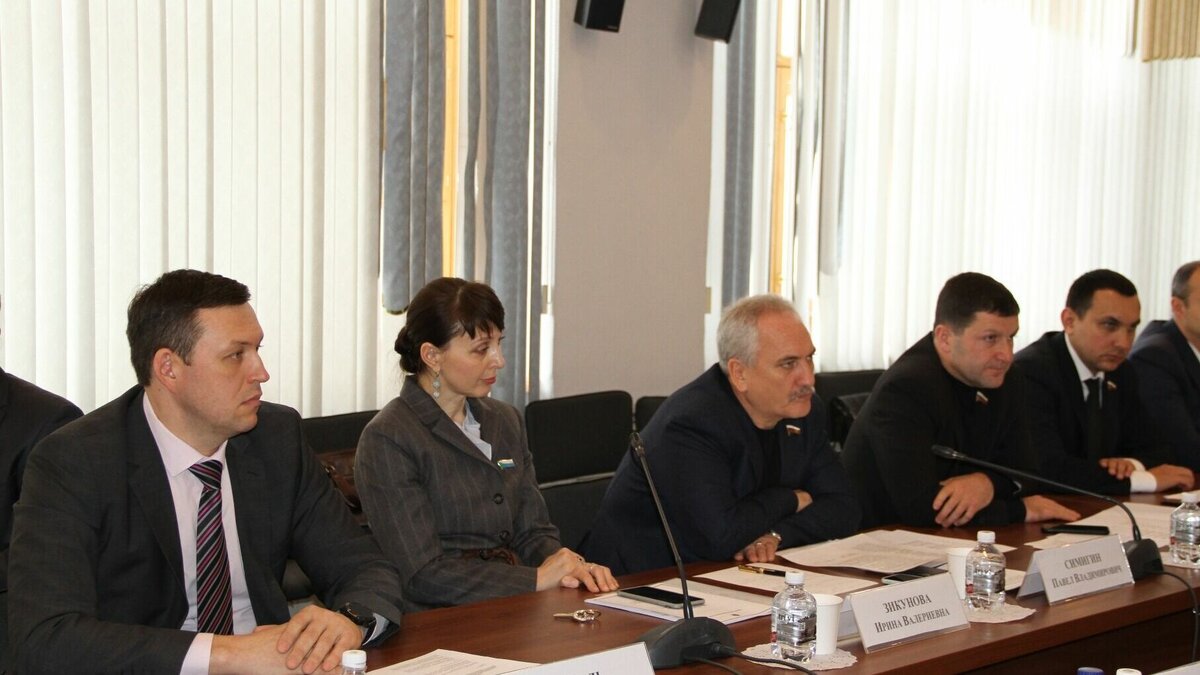     Главной темой обсуждения стало внесение изменений в федеральный закон о рыболовстве и сохранении водных биологических ресурсов в части совершенствования механизма распределения инвестиционных квот.