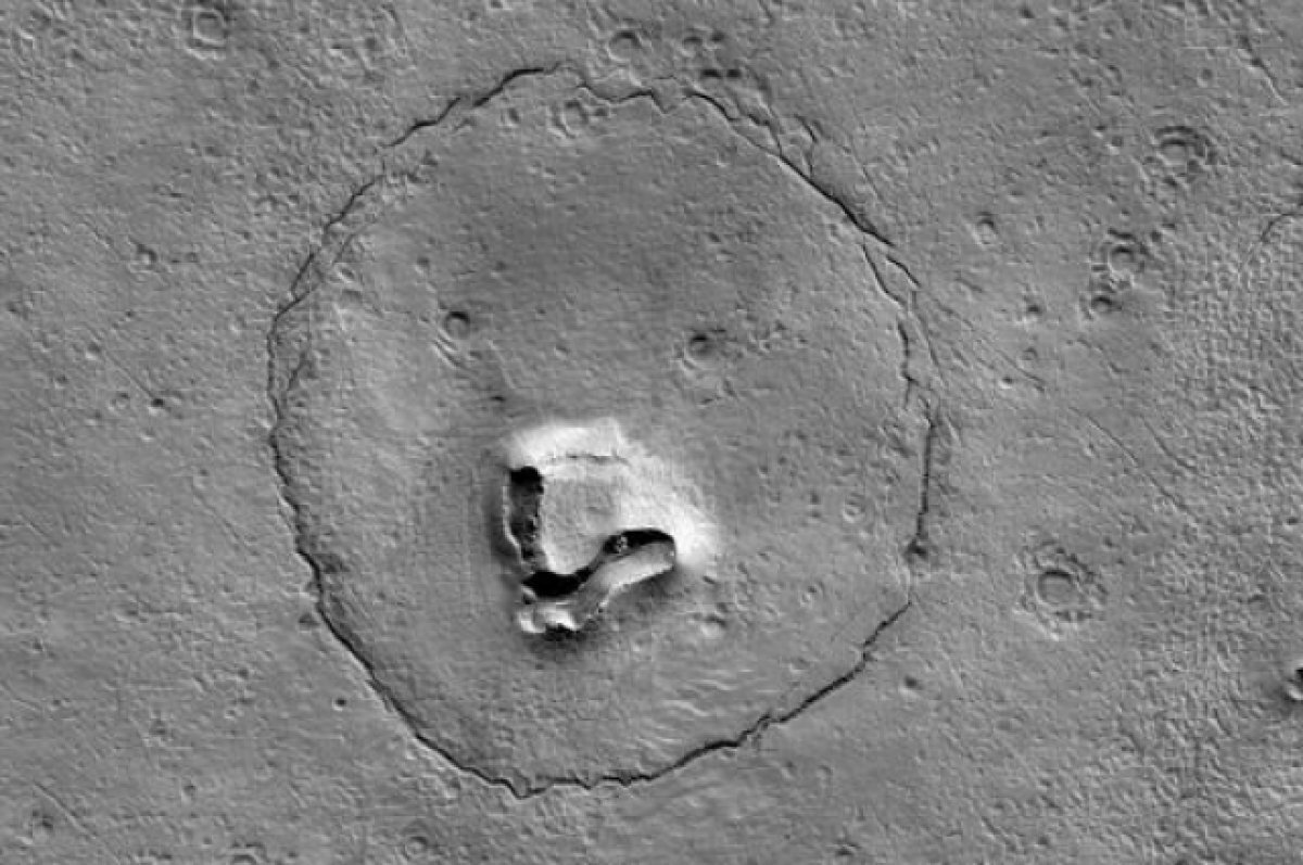    Зонд NASA сфотографировал на Марсе «морду медведя»