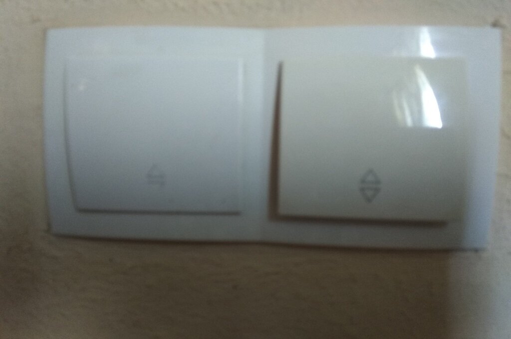 Выключатель до обработки перекисью водорода. Фото автора