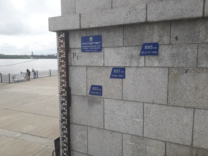 Набережная р. Амур до паводка, с отметками паводковых "рекордов" 