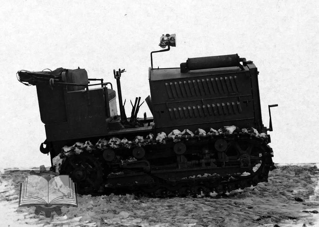 Трактор "Большевик", первая отечественная разработка подобного типа.