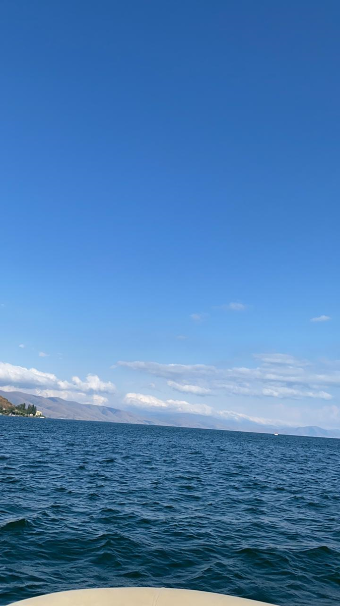 Лазурные воды Севана