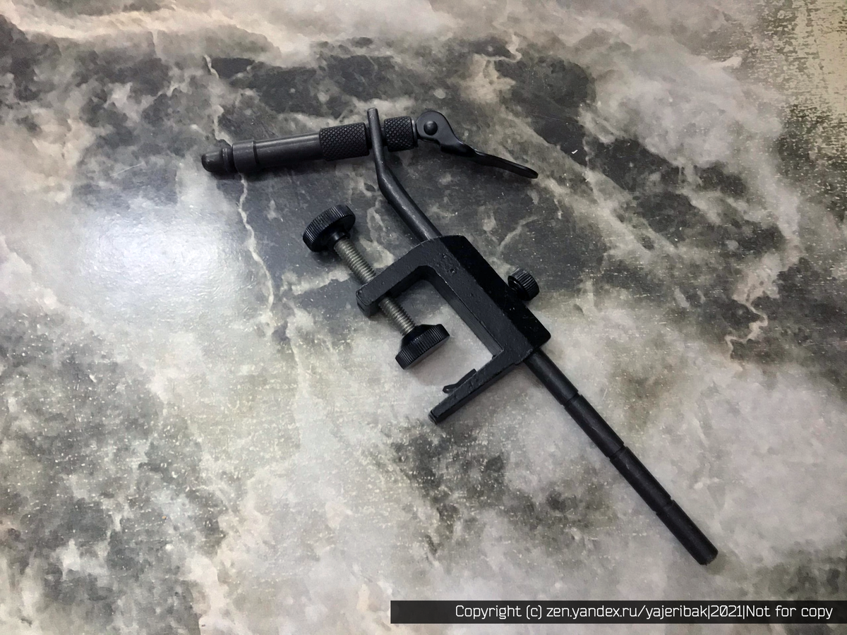 Тиски для вязания мушек.