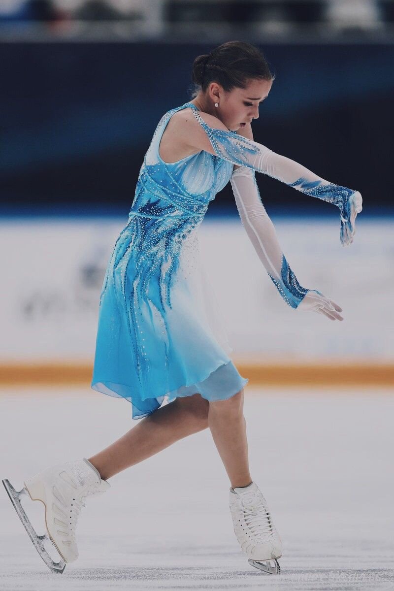 Фото Камилы Валиевой. Короткая программа. Композиция Шторм - Эрика Редфолда (Канадский фигурист) материал взять с официального сайта Pinterest.ru