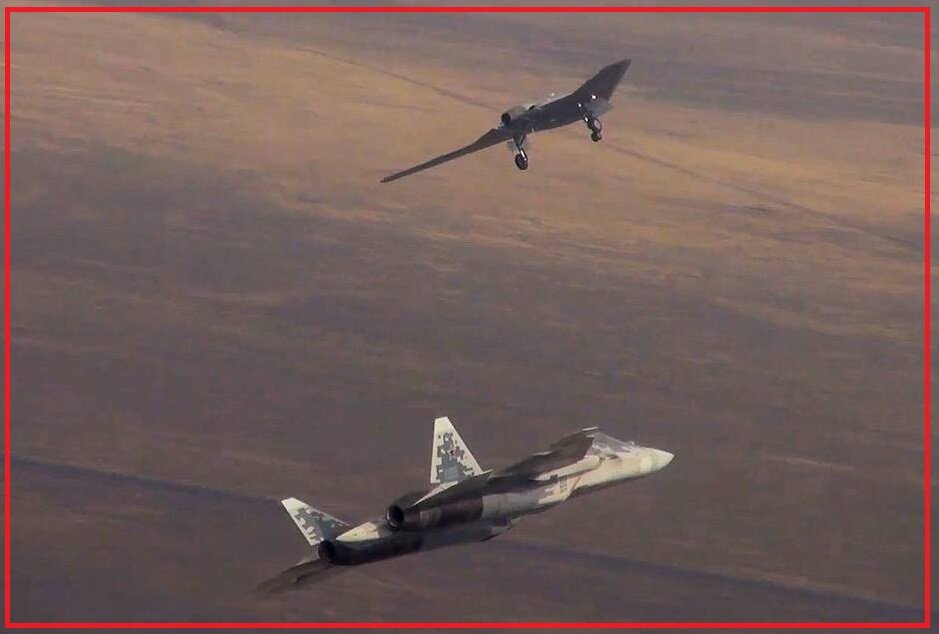 Как ранее сообщили ТАСС в пресс-службе Объединенной авиастроительной корпорации (ОАК, входит в госкорпорацию "Ростех"), новейший беспилотник "Охотник" будет поражать воздушные и наземные цели в рамках сетецентрического взаимодействия с истребителем Су-57. При совместном применении беспилотники будут решать полный спектр задач, работая по воздушным и наземным целям под командой ведущего пилотируемого аппарата. 
