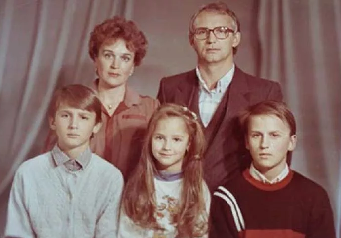 Анастасия биография личная жизнь дети Анастасия Микульчина: "Я ещё в детстве стала "Сонькой Золотой Ручкой". Кто избра