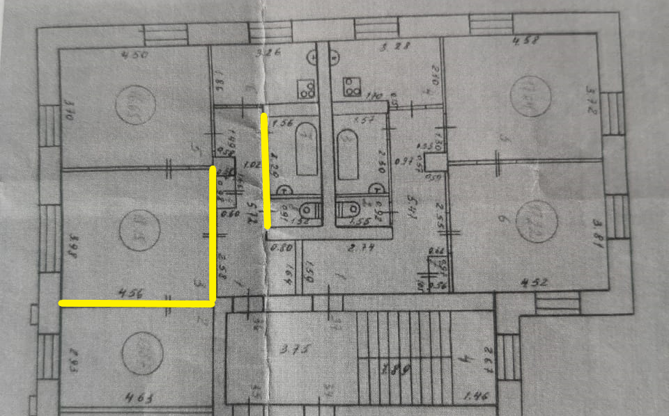 На плане желтым отмечены стены, которые планировалось сохранить