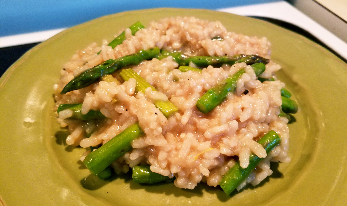 Ризотто со спаржей и лимоном