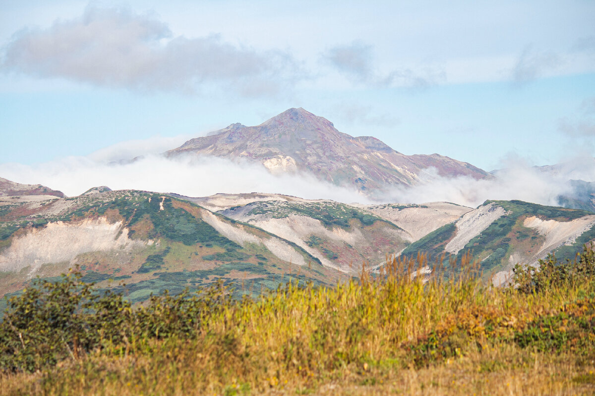 Вид с перевала. Фото автора. Листайте галерею, чтобы увидеть больше
