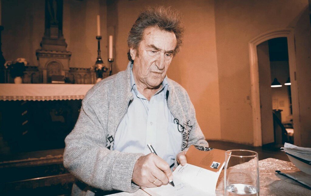 «‎Люблю людей и по наивности, открыто с ними говорю. Я глупо жду открытости, а позже горестно молчу».-3