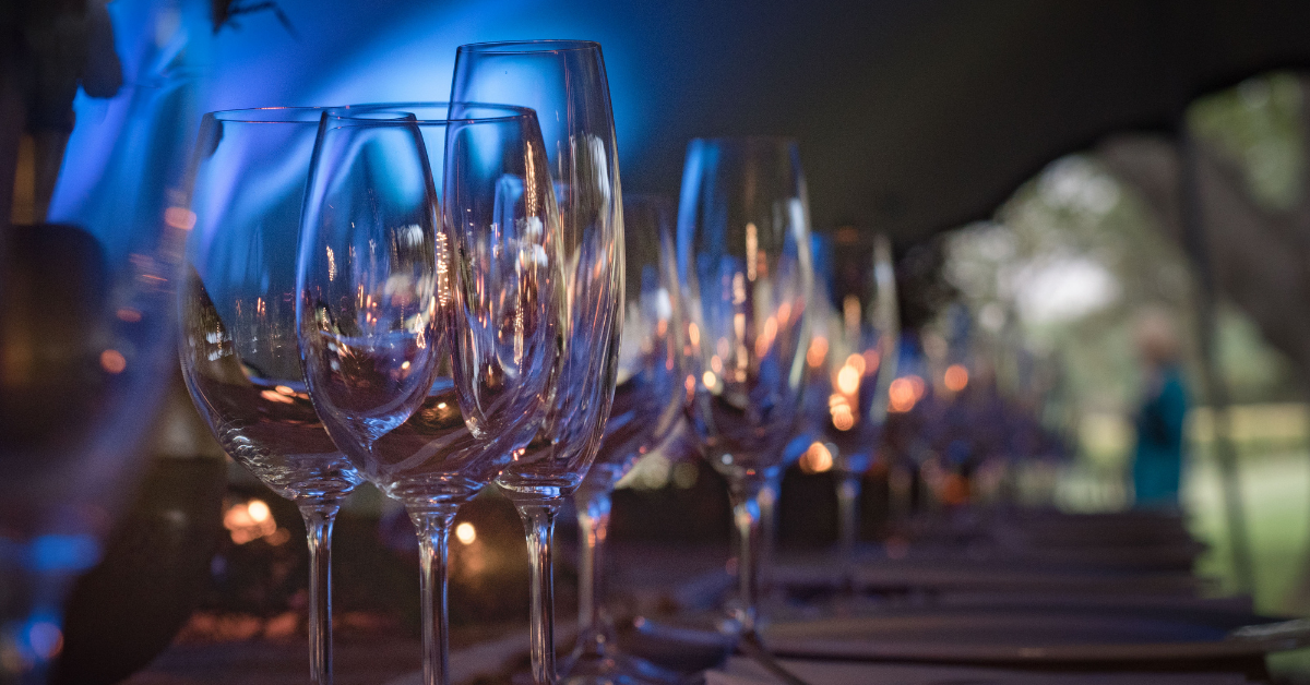 Многие любители вина имеют в арсенале один или два набора винных бокалов. Обычно — для игристых и тихих вин. 