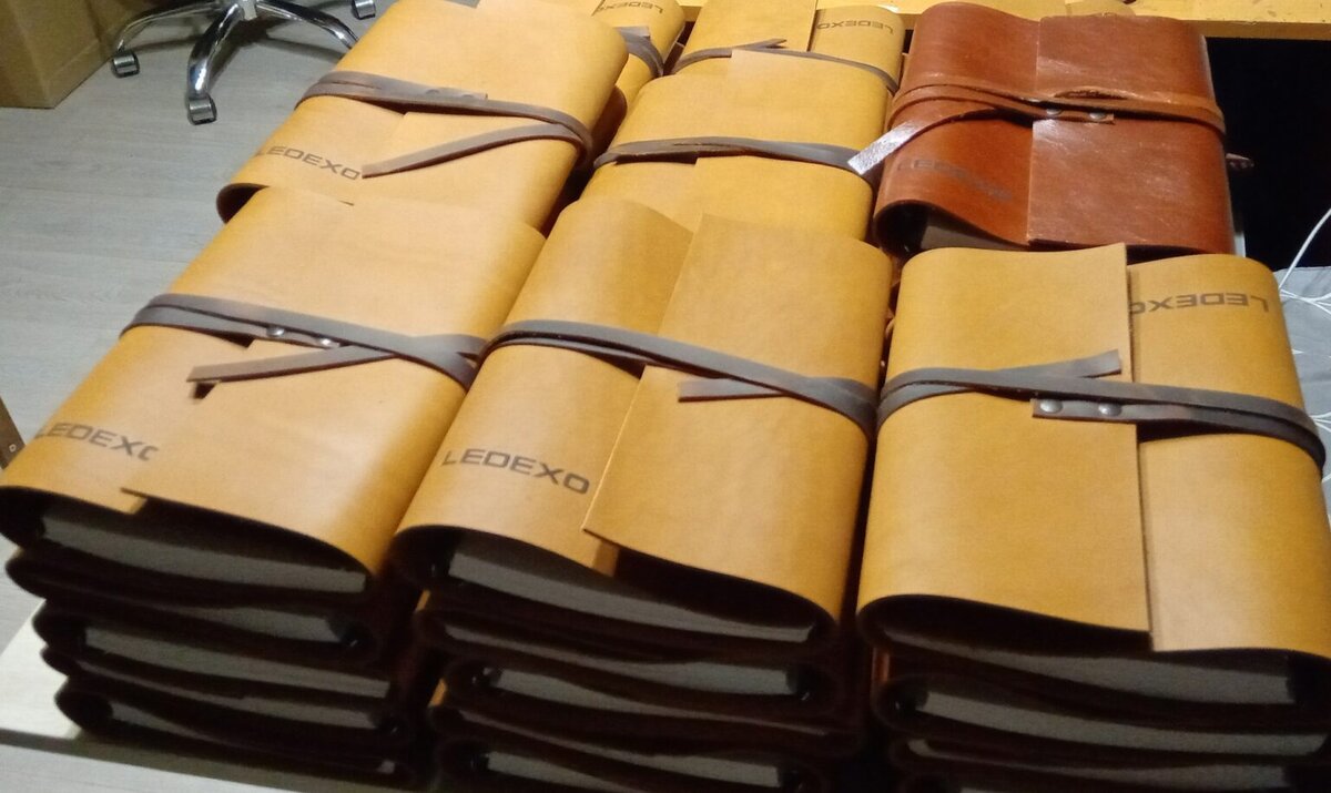 кожаные ежедневники с логотипом компании - идеальный корпоративный подарок