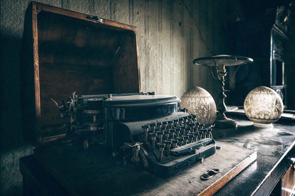 Фото-2.Tama66. Pixabay License. Источник: https://pixabay.com/ru/photos/пишущая-машинка-античный-винтаж-5626841/