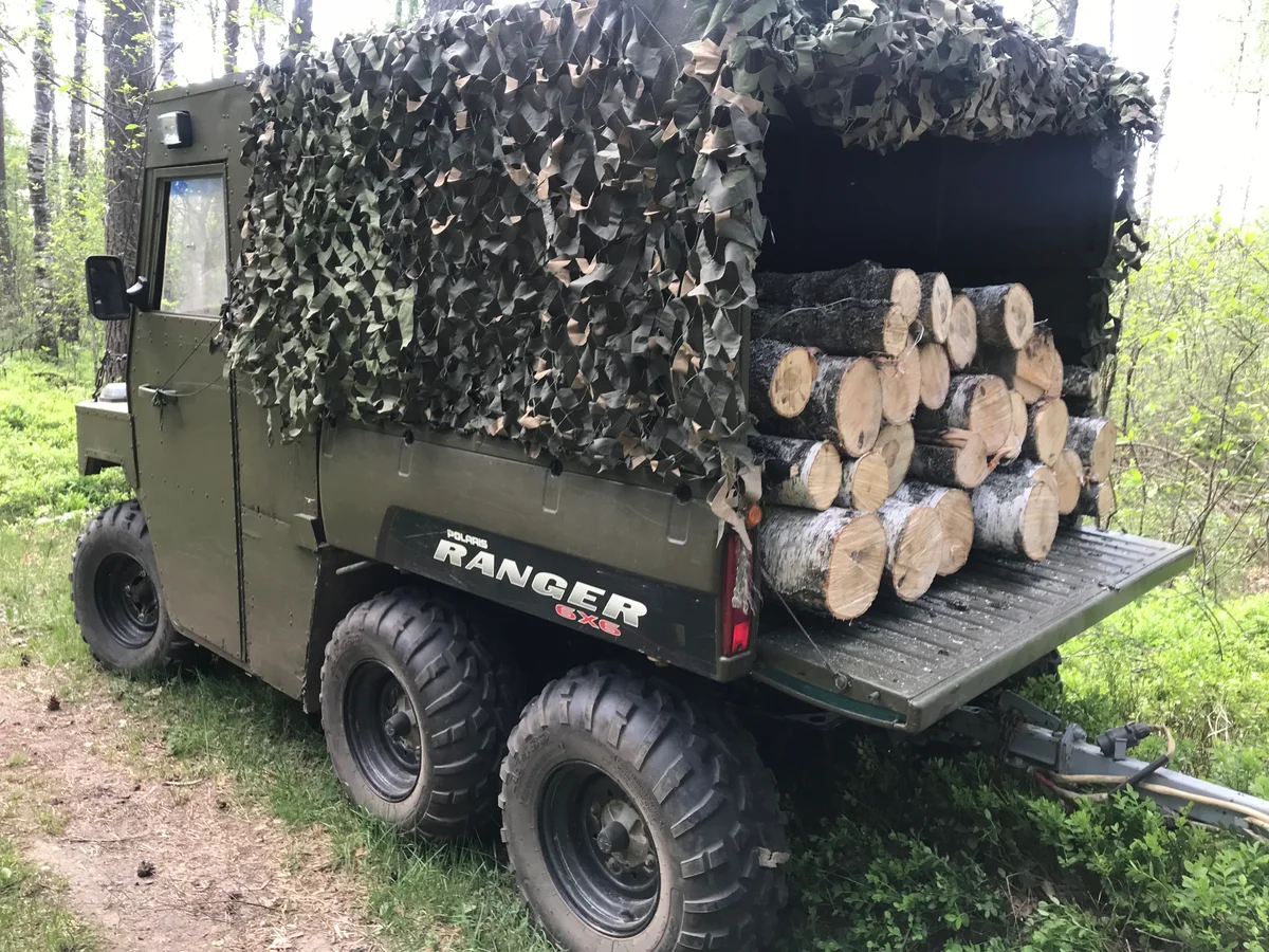 В тайге с таким не пропадешь! Главное что бы запчасти были. Источник фото - https://auto.ru/atv/used/sale/polaris/ranger_6x6/3366496-60a1bd8d/