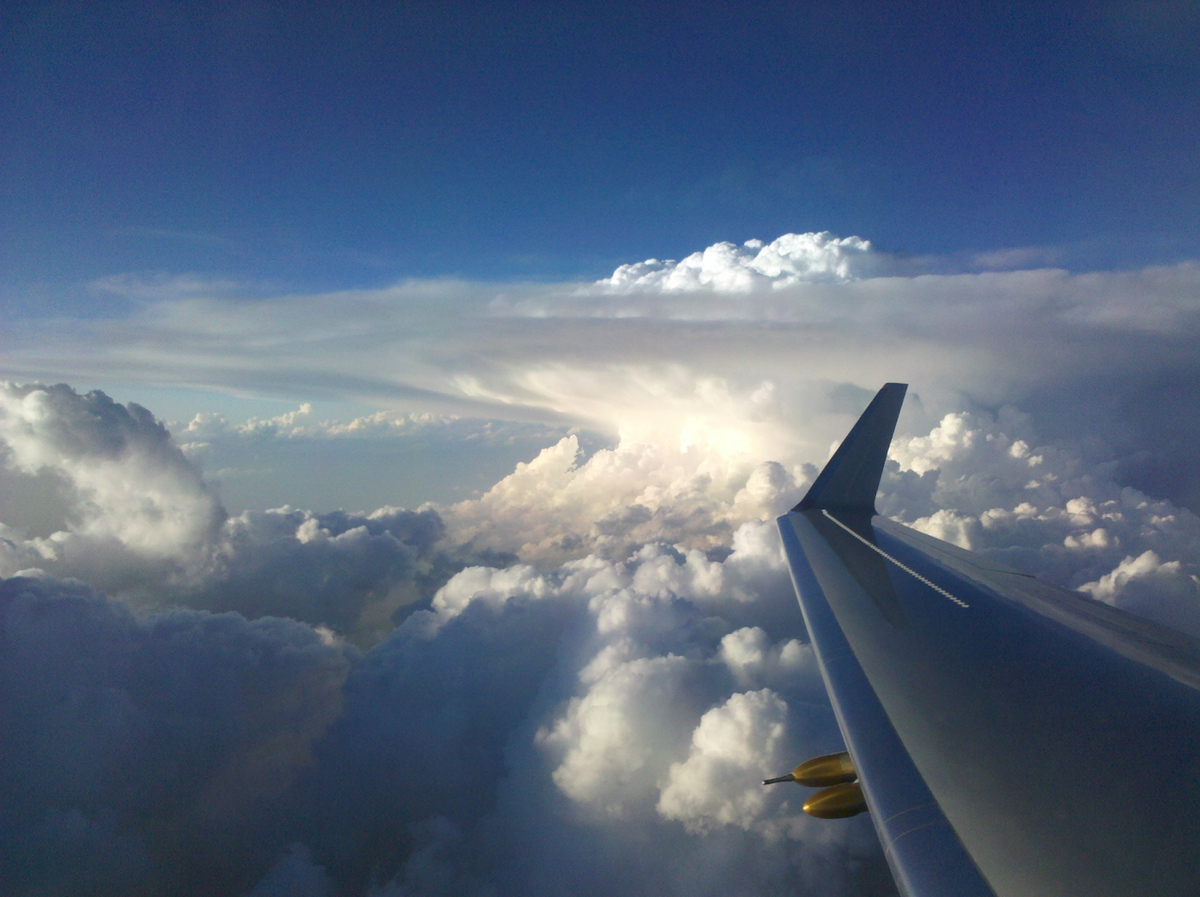 Кучево-дождевое облако часто можно заметить по «наковальне» на вершине. Фото: The Deep Convective Clouds and Chemistry (DC3) field campaign