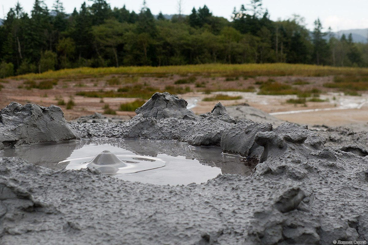 Магунтан грязевой вулкан. Южно-сахалинский грязевой вулкан. Грязевой вулкан сахалин. Пугачёвский грязевой вулкан магунтан. Грязевой вулкан мангустан сахалин.