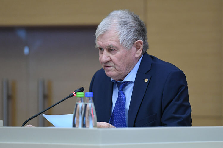 Рафинат Яруллин: «Пострадал сильнее всего СИБУР. Потому что с каучуками сложно».  Фото: president.tatarstan.ru