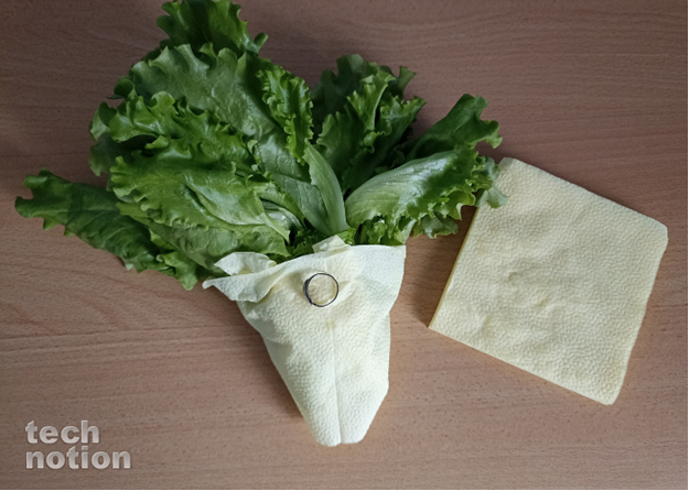 Бумажные салфетки с серебряным кольцом помогут сохранить салат свежим до 7 дней / Изображение: дзен-канал technotion