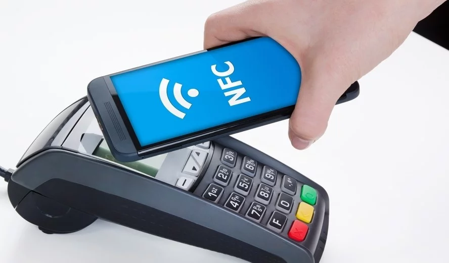 Оплата через nfc. Оплата телефоном. Бесконтактная оплата. NFC платежи. Мобильные платежные системы.