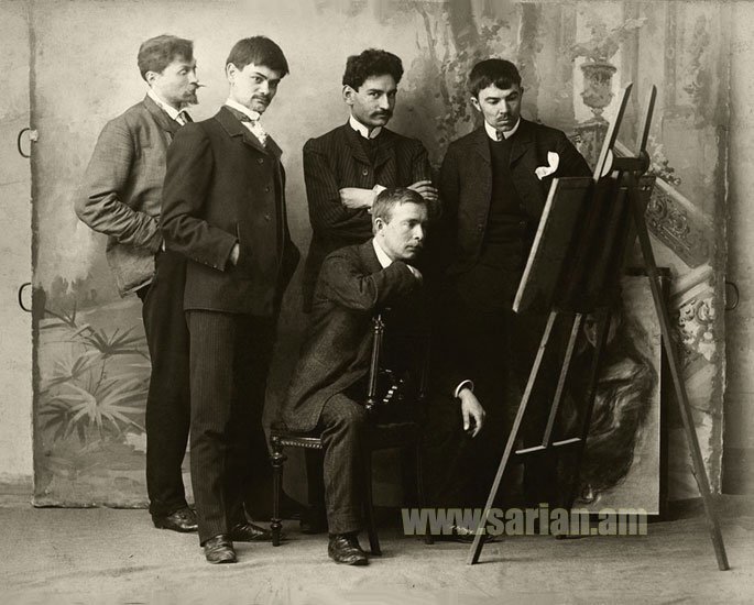 Ученики Московского училища живописи, ваяния и зодчества. Слева направо: Пётр Уткин, Владимир Половинкин, Мартирос Сарьян, Михаил Кузнецов, Павел Кузнецов, 1903 год. Фото: sarian.am