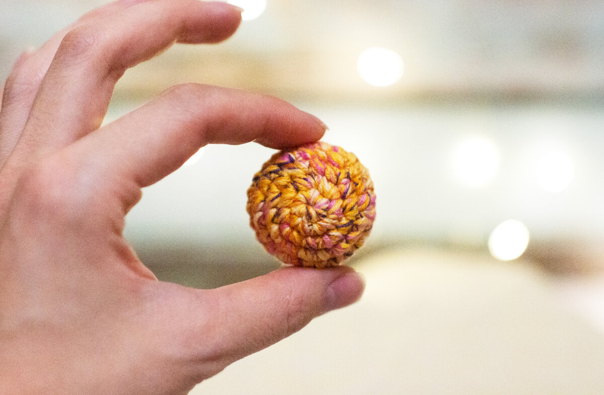 Тот самый вязаный шарик для кота