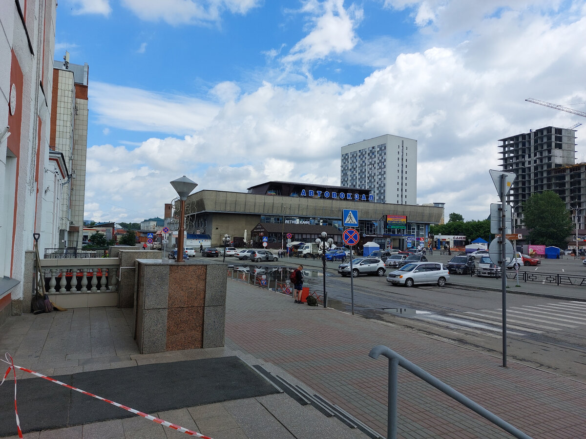 Тоже у вокзалов...