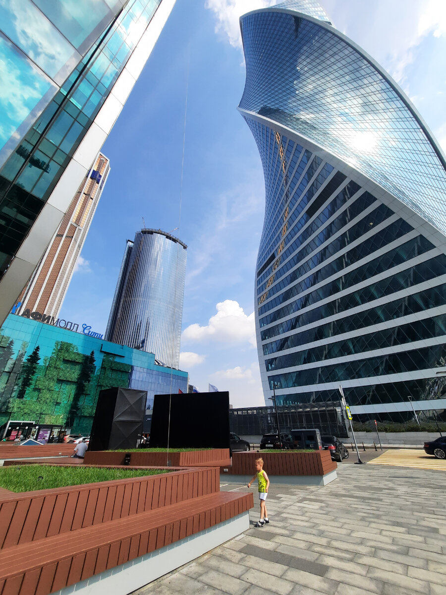 Листайте карусель