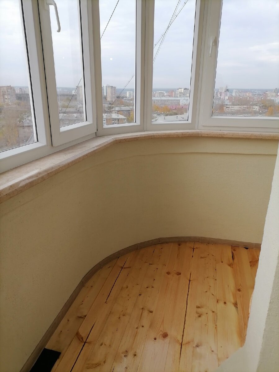 Остекление и отделка балкона с закруглением в квартире в новостройке / Работа компании Дон Балкон. Пермь 299-99-66