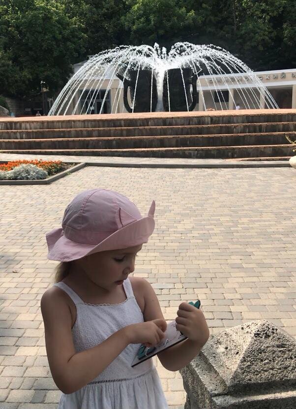 Начали с игры "Волшебная восьмерка 1"