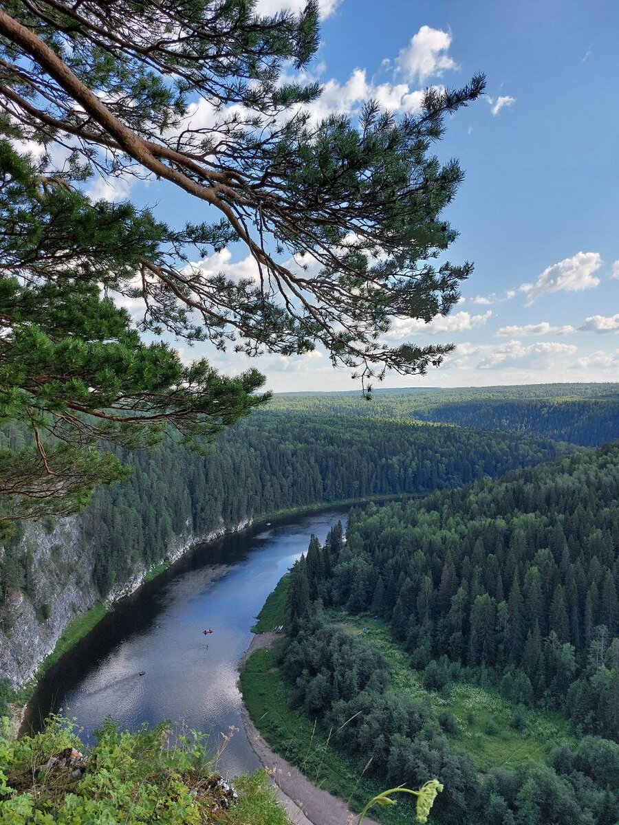 На фото: река Чусовая, Пермский край. Вид к камня Великан.