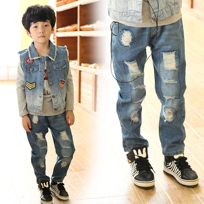 Никто вам не говорит, что подобным образом нельзя одевать своих чад, просто в данной одежде мы чувствуем себя более свободно и раскрепощенно, а в школе стоит все таки придерживаться дисциплины.